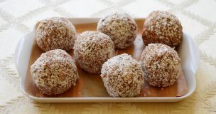 Gluten-free Chocolate, Date and Cashew Balls
